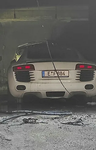 İstanbul Kağıthane'de yangın paniği! Milyonluk araçlar zarar gördü