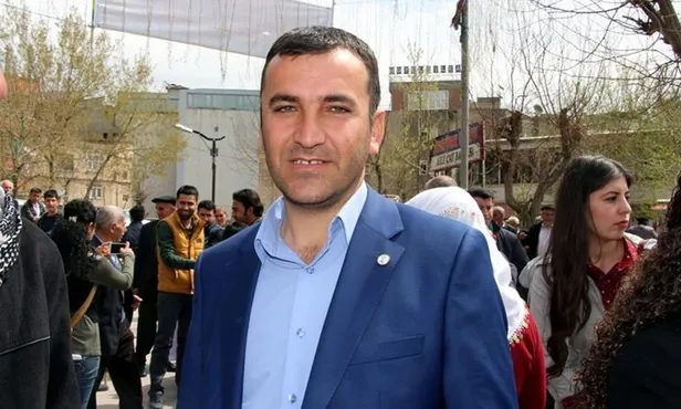 hdp-pkknin-ta-kendisidir-dagda-silah-egitimi-alan-ferhat-encu-hdp-istanbul-il-baskani-oldu-1639336773649.jpeg HDP, PKK'nın ta kendisidir! Dağda silah eğitimi alan Ferhat Encü HDP İstanbul İl Başkanı oldu-2