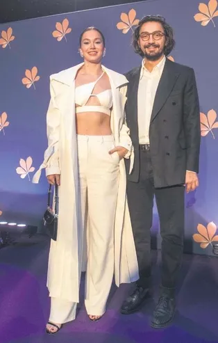 Ayrılsak da beraberiz! Melisa Şenolsun ve Umut Evirgen ayrılamıyor...