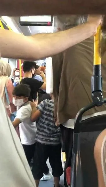 İstanbul'da halk otobüsünde tokatlı tükürüklü maske kavgası-2