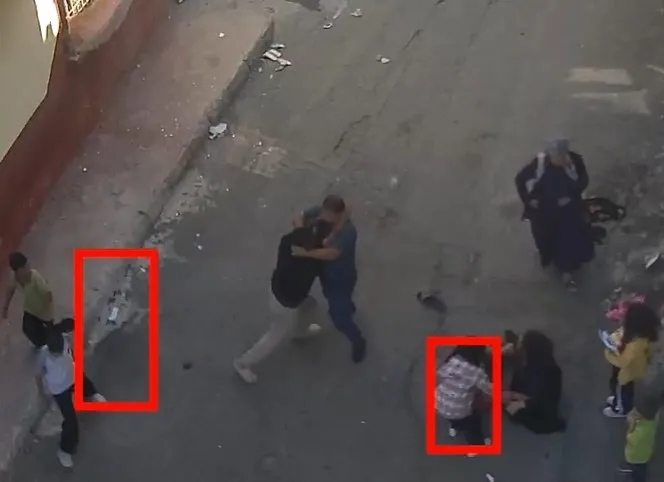 1793099638472.jpg Gaziantep'te ölümle biten kavganın ilk anları kamerada! Çocuklar başlattı, aileler karıştı-5