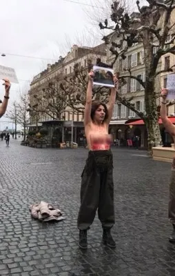 Soyunma kendini patlat!