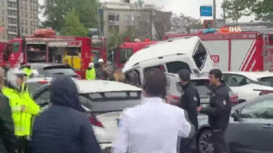 Beşiktaş’ta zincirleme trafik kazası: Çok sayıda araç birbirine girdi
