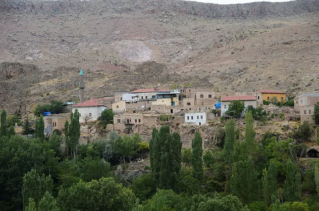 Koronavirüsün giremediği tek köy! Türkiye'nin mavi boncuğu oldu