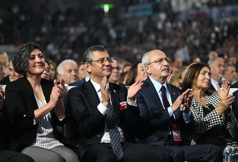 raki-balik-masasinda-delege-pazarligi-chp-kurultayi-icin-meyhanede-dolar-dagitildi-takvim-gundeme-getirdi-gizl-1743928886497.jpeg