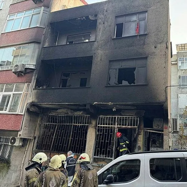 Alevler binayı sardı!