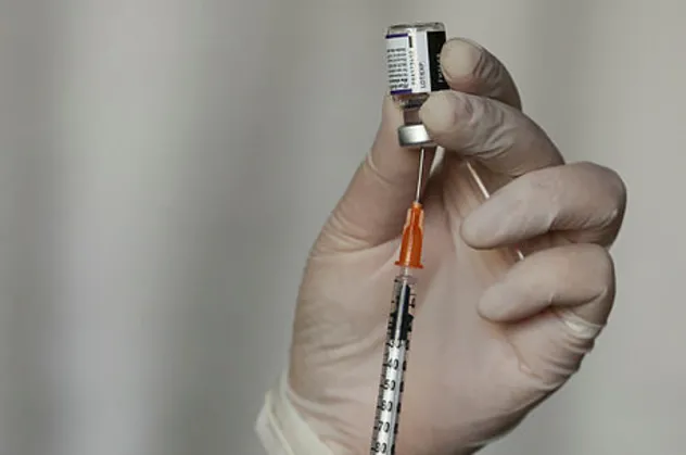 Pfizer-BioNTech Omicron'a karşı daha etkili aşı geliştirdiğini duyurdu