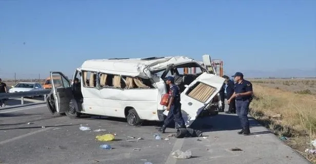 Karaman’da minibüs devrildi: 1 ölü, 9 yaralı var