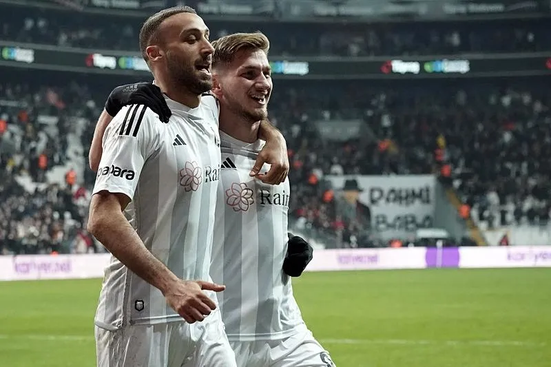 Usta yazarlar Beşiktaş - Galatasaray derbisini değerlendirdi: Kazanırsa yüzde 51 şampiyon-6