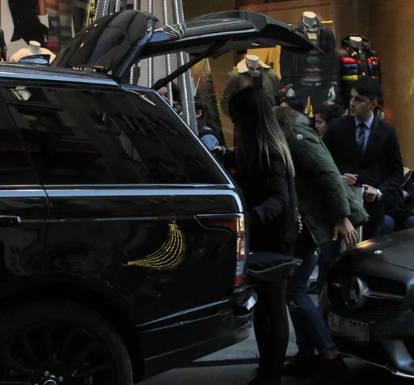 Cenk Tosun'un otomobiline çarptılar!-4