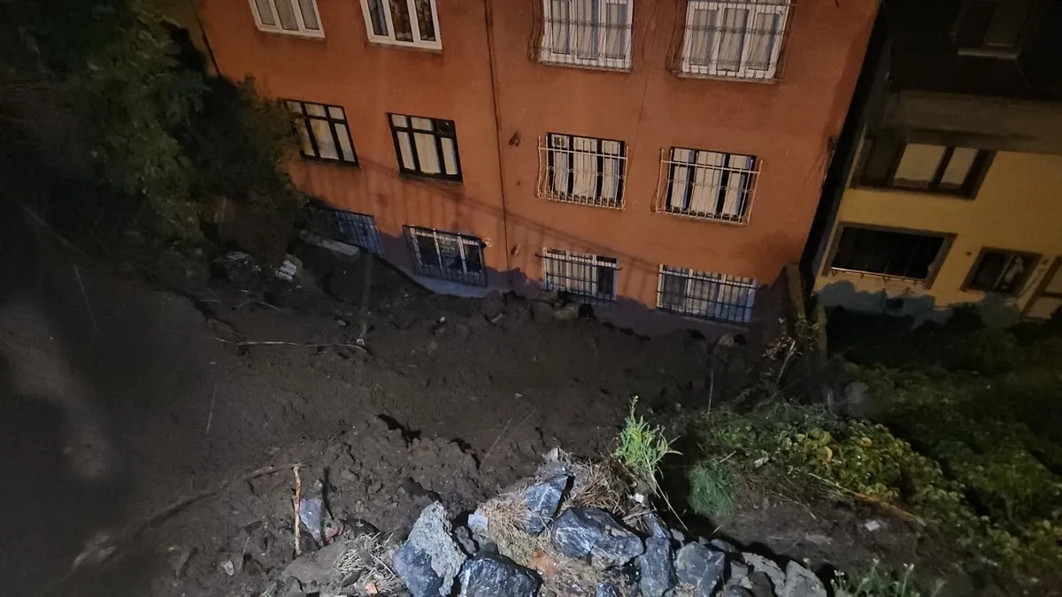 İSTANBUL'DA GECE BOYUNCA YAĞIŞ ETKİLİ OLDU-2