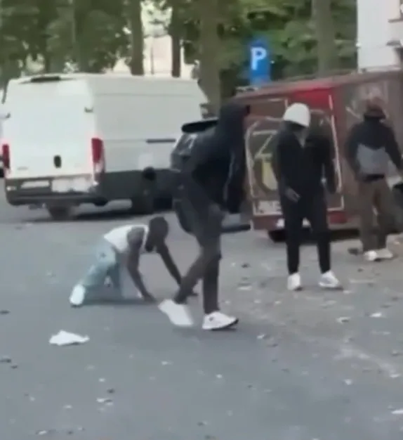 brukselde-futbolcu-mohammed-fuseini-silahli-gaspin-hedefi-oldu-1785276962143.jpeg Brüksel'de futbolcu Mohammed Fuseini silahlı gaspın hedefi oldu-3
