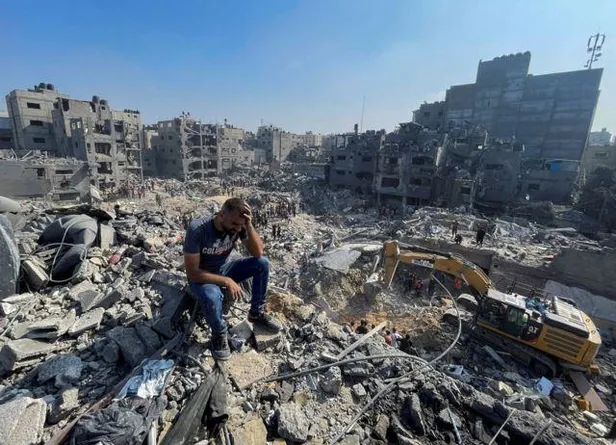 israilin-yalanlarini-eli-kanli-netanyahunun-basdanismani-mark-regev-itiraf-etti-1700325170624.jpeg İsrail medyasından çarpıcı itiraf: 7 Ekim'deki festivalde sivillere İsrail helikopteri ateş açtı-4