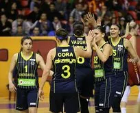 Fenerbahçe derbide rahat kazandı