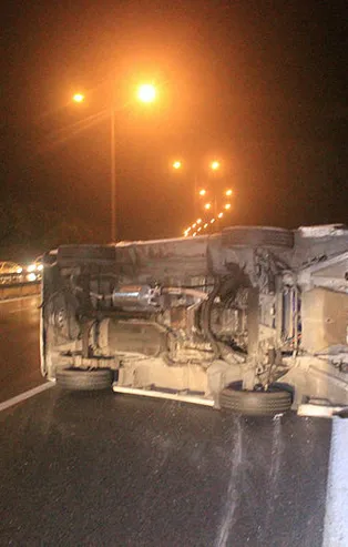 Kağıthane'de minibüs takla attı: 4 yaralı
