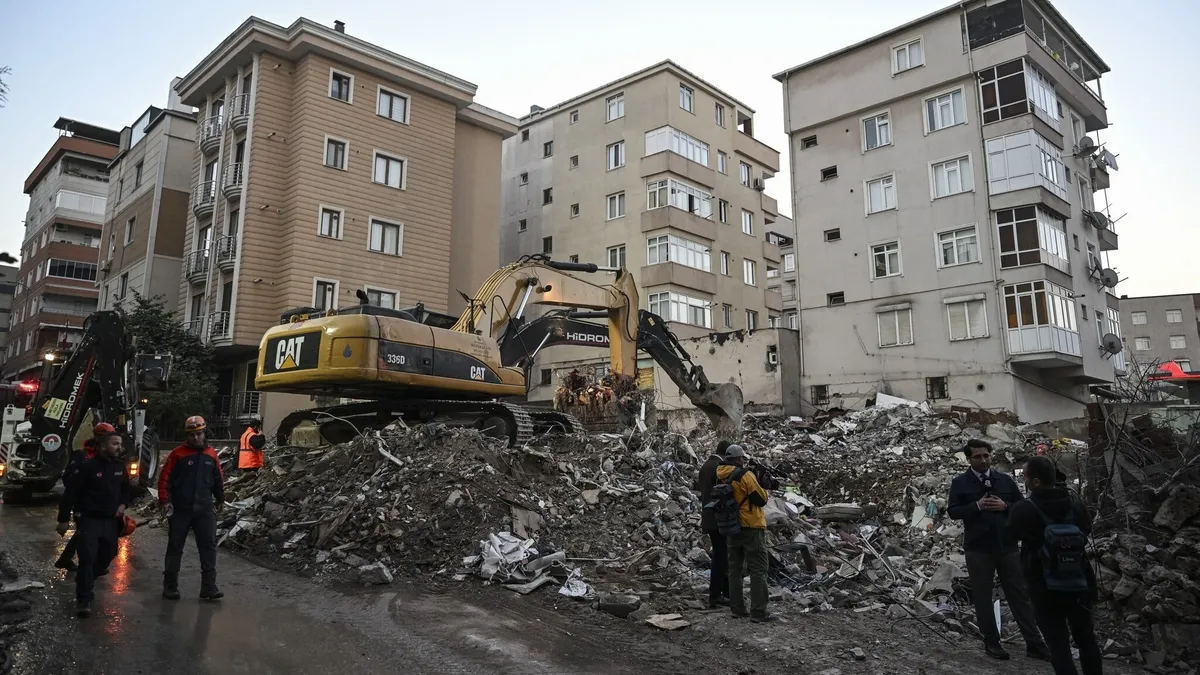 Maltepe’de arama kurtarma çalışmaları tamamlandı: Enkazdaki son kişi de çıkarıldı! Mimar ve şantiye şefi gözaltında
