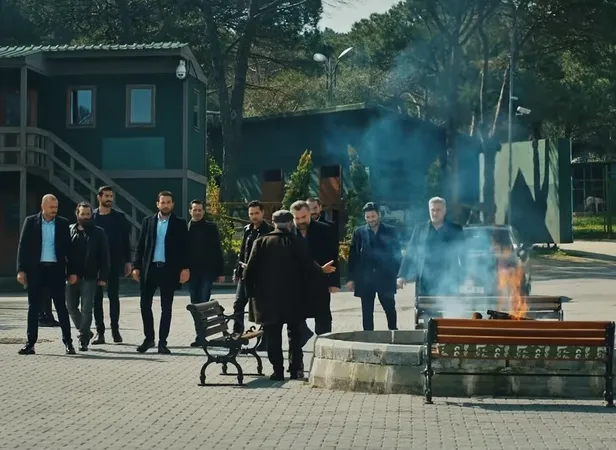 edhonun-kimsesizi-geri-donuyor-mujdeli-haber-verildi-hos-geldin-kimsesiz-baba-usta-oyuncu-gelecek-hafta-1610653468675.jpg EDHO'nun Kimsesiz'i geri dönüyor müjdeli haber verildi! Hoş geldin Kimsesiz Baba! Usta oyuncu gelecek hafta...-11