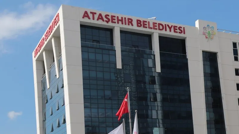 chpli-atasehir-belediyesine-operasyon-belediye-baskani-onursal-adiguzel-gozaltinda-1776466486138.jpeg CHP'li Ataşehir Belediyesi'ne operasyon: Belediye Başkanı Onursal Adıgüzel gözaltında-2