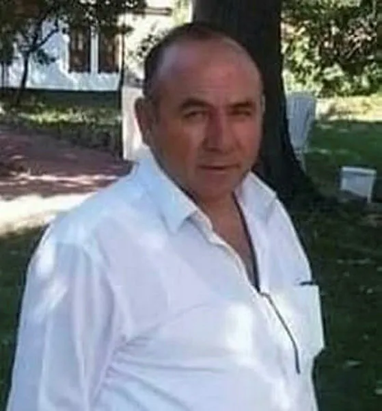 ankarada-iki-kardes-tartistiklari-komsularini-aracla-carpip-yaraladiktan-sonra-bicaklayarak-oldurdu-1664204692221.jpg Ankara'da iki kardeş tartıştıkları komşularını araçla çarpıp yaraladıktan sonra bıçaklayarak öldürdü-2