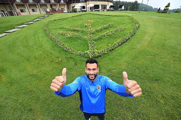 fenerbahcede-steven-caulker-skandali-1631196601682.jpg Fenerbahçe’de Steven Caulker skandalı-3