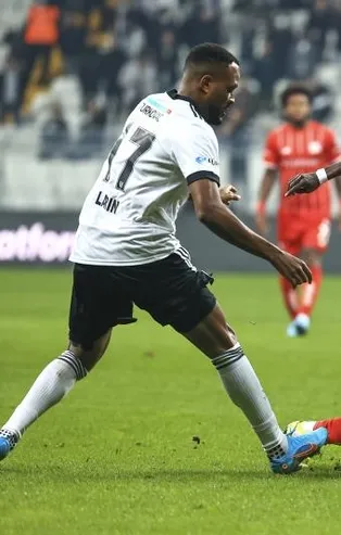Beşiktaş-Antalyaspor maçı sonrası spor yazarlarından Karaveli'ye sert sözler: Deli danalar gibi koşturuyorlar