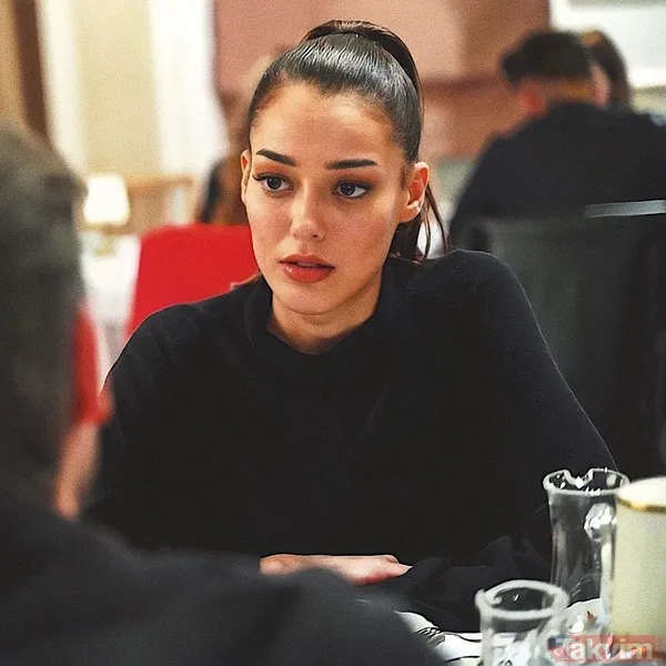 Dilan Çiçek Deniz ‘çocukluğum’ dedi Kapadokya’dan paylaştı! Beyaz elbisesi ile göz kamaştırdı sosyal medya onu konuştu - 1