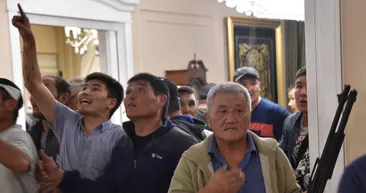 Eski Kırgızistan Cumhurbaşkanı Atambayevin evine operasyonda 1 polis öldü, 36 kişi yaralandı