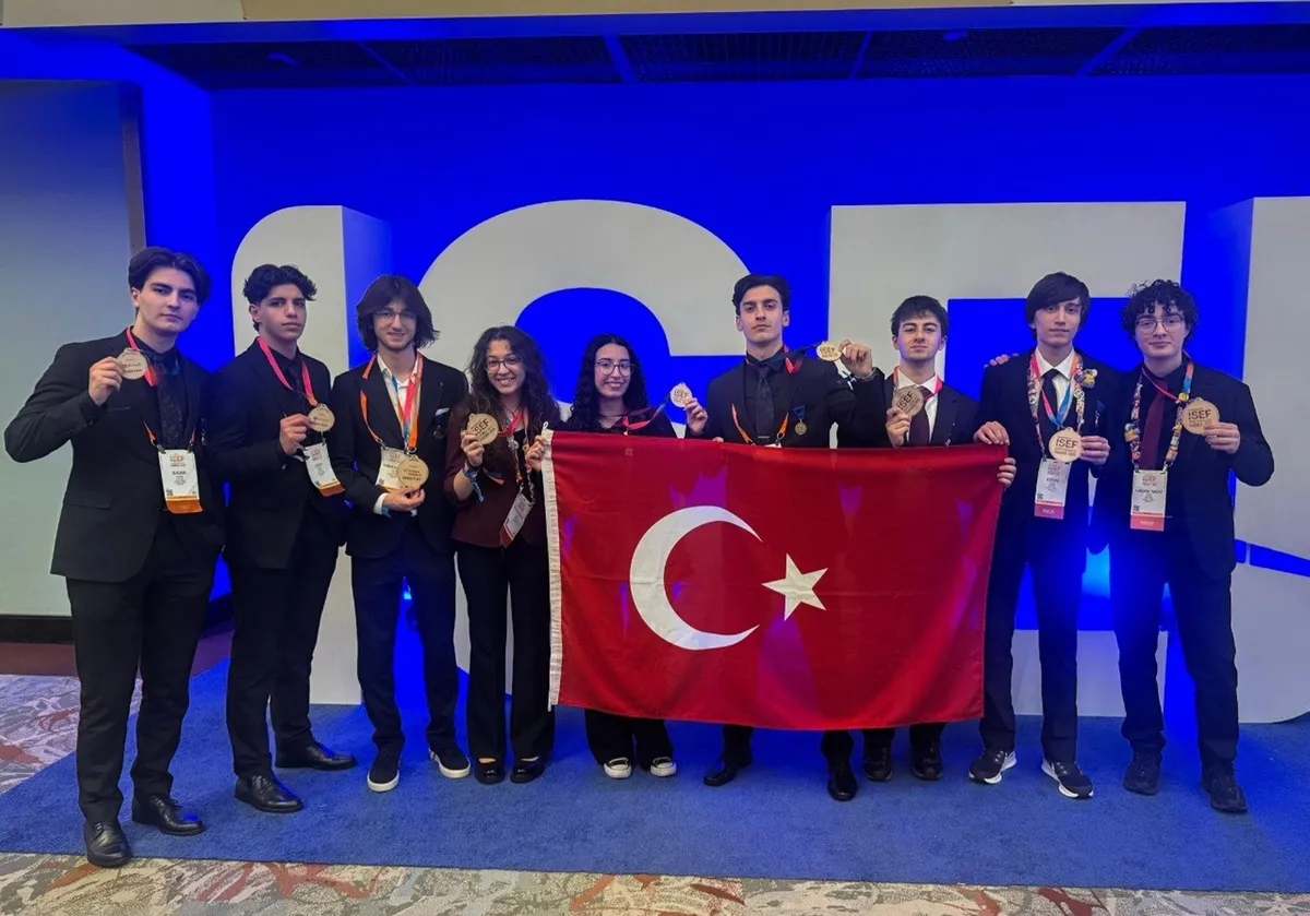 1780100340789.jpeg ABD'deki Regeneron ISEF 2026 yarışmasında Türk öğrencilerden tarihi başarı: Farklı kategorilerde 9 ödül birden-3