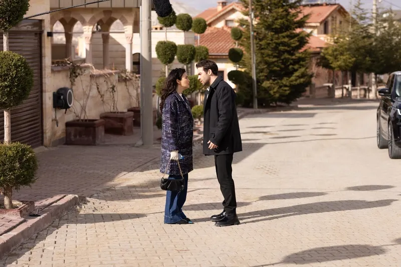 safir-23-bolum-fragmani-yayinlandi-ask-her-zorlugu-yener-sandik-1706595461764.jpg Safir 23. bölüm fragmanı yayınlandı: Aşk her zorluğu yener sandık!-3
