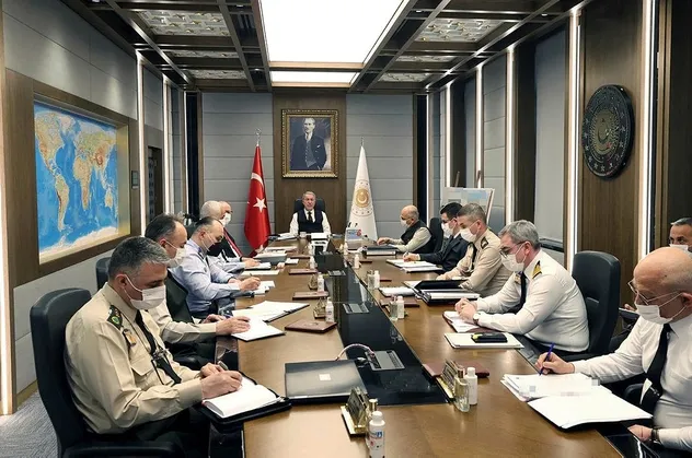 Son dakika: Milli Savunma Bakanı Hulusi Akar'dan komutanlarla kritik toplantı