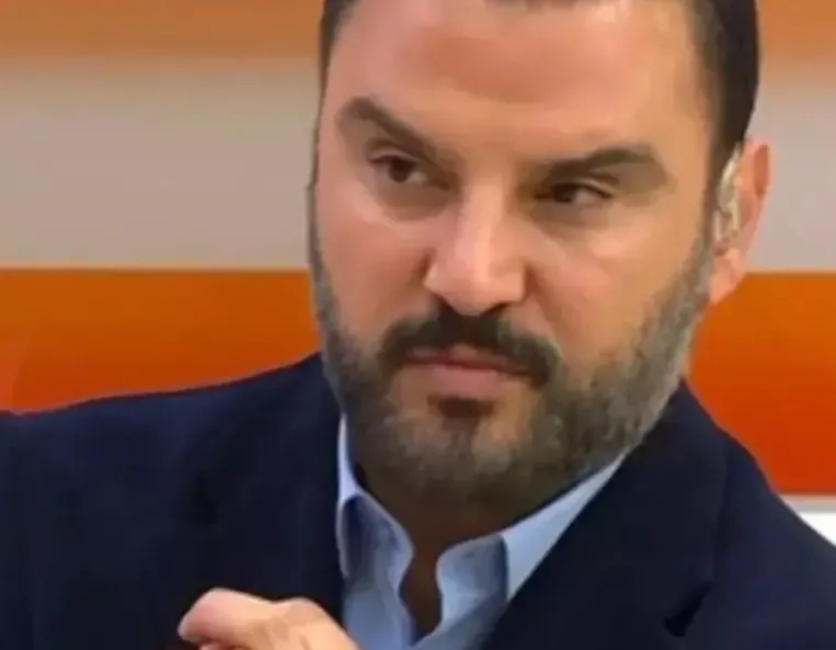 alisandan-botoks-iddialarina-yanit-kaslar-gundem-oldu-1767595064916.jpg Alişan’dan botoks iddialarına yanıt: Kaşlar gündem oldu-2