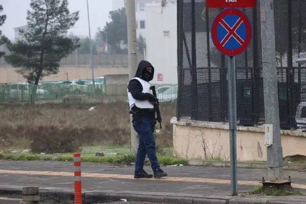 Diyarbakır’da çevik kuvvet midibüsüne bombalı saldırıda 4 şüpheli tutuklandı!-4