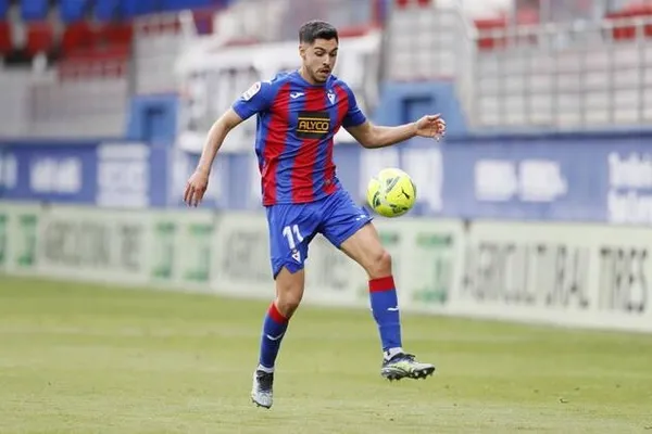 Orta sahaya Portekizli Miguel Crespo'yu transfer eden Fenerbahçe'den sol bek harekatı! Hedefte Nijeryalı Zaidu var-5