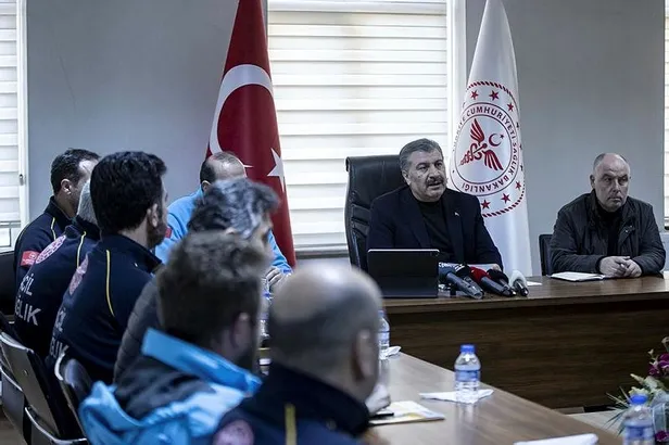 Sağlık Bakanı Fahrettin Koca'dan deprem bölgesine şebeke suyu uyarısı: "İçme suyu olarak kullanmayın!"-5
