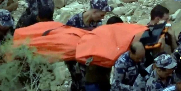 Ürdün'de öğrenci otobüsü sel sularına kapıldı: 18 ölü-2