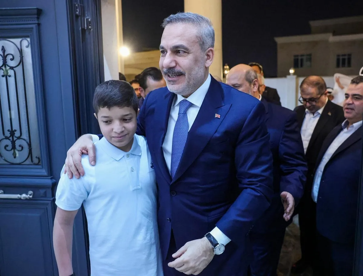 disisleri-bakani-fidan-katarda-temaslarda-bulundu-halil-el-hayyaya-taziye-ziyareti-1778534492765.jpeg Dışişleri Bakanı Fidan Katar'da temaslarda bulundu: Halil el-Hayya'ya taziye ziyareti-3