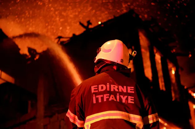 Edirne'de tarihi binada yangın