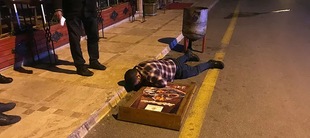 Alkol komasına girdi! Hastanelik oldu