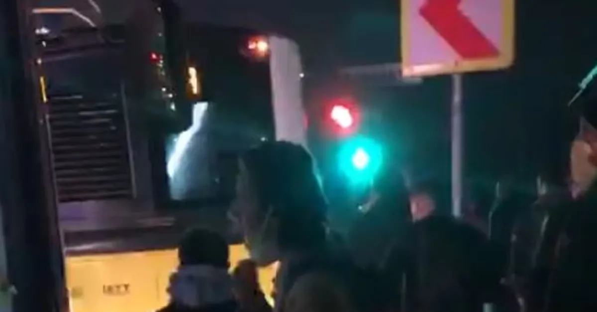 Yine yolda kaldı! Sarıyer'de İETT arızası...