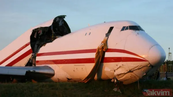 Uçaklardaki Kara Kutu Neden Turuncu Renkte? Havacılıkta "Kara Kutu" Olarak Bilinen Cihazın Adı Aslında Bu Değil. Resmi Olarak "Flight Recorder (Uçuş...