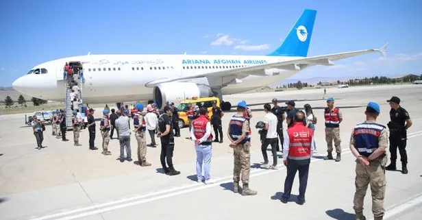 Afganistan uyruklu 454 düzensiz göçmen sınır dışı edildi!