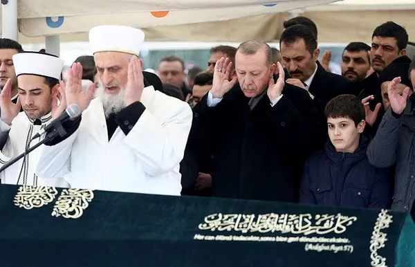 Eski mesai arkadaşına son görev! Tabuta omuz verdi-3