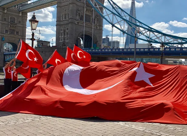 Londra ve İstanbul'da eş zamanlı 15 Temmuz anması-3