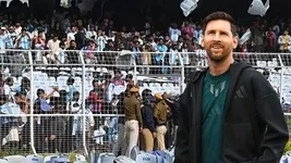Hindistan’da Messi kaosu! Binlerce rupi ödediler yıldız futbolcuyu göremeyince sahayı birbirine kattılar
