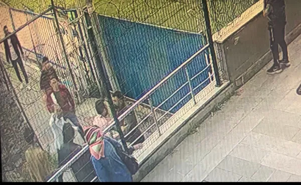 pendikte-u14-lig-macina-yakismayan-olaylar-satirli-silahli-kavag-1651475686171.jpg Pendik'te U14 lig maçına yakışmayan olaylar! Satırlı silahlı kavga-9