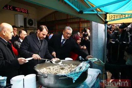 Hazine ve Maliye Bakanı Berat Albayrak Kahramanmaraş’ta vatandaşlara pilav dağıttı