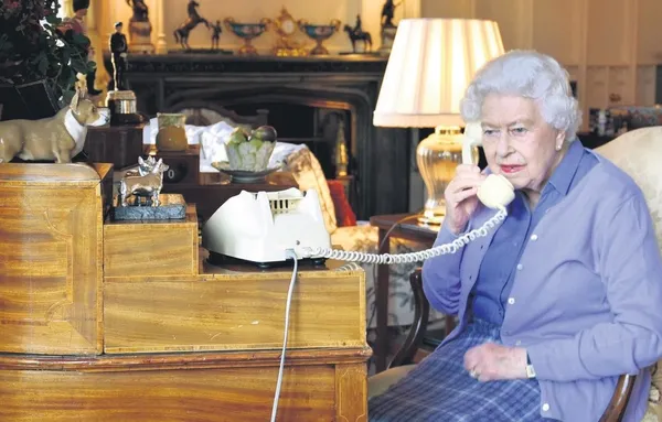 Kraliçe 2. Elizabeth'ten 'sağlıklıyım' mesajı! Telefonda Boris Johnson ile görüştü...-1