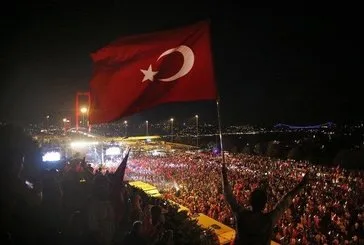 Türkiye demokrasi nöbetinde