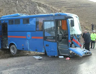 Mahkumları taşıyan minibüs kaza yaptı! Yaralılar var