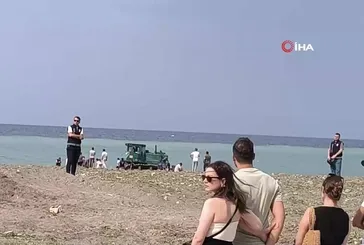 Güneşlenen kadını iş makinesi ezdi!